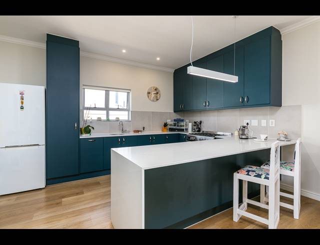 4 BEDROOM FREESTANDING TO LET IN SUNNINGDALE